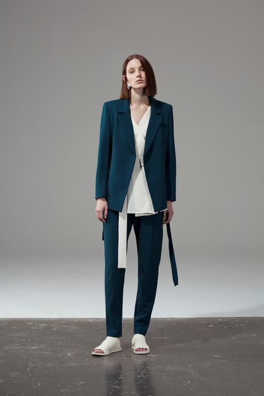 多量后下摆收腰西服 商品图0