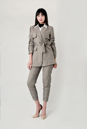 双排扣毛边袖西服套装