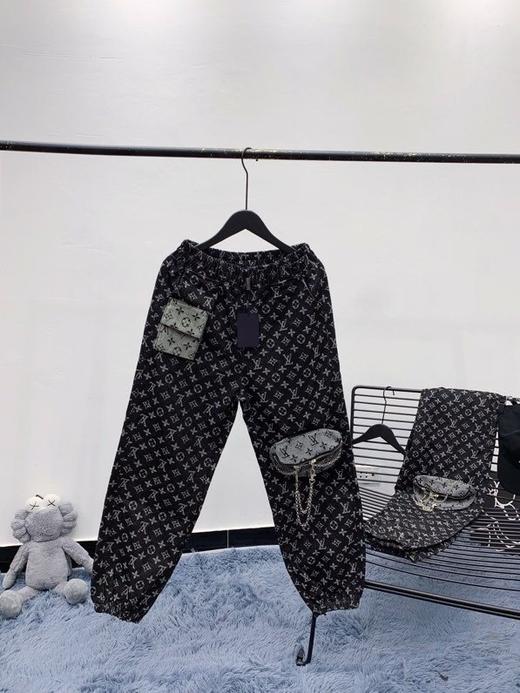 点此购买 lv女款老花提花撞色牛仔裤 莲155842