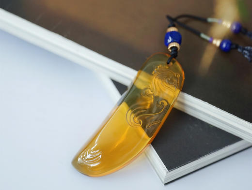 舞凤·墨西哥蓝珀雕件随形手把件  特价 商品图0