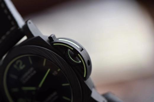 VS2020新品:PAM1118 VS沛 纳海 42MM碳纤维 正在火爆预售中！（预售期间赠送表带一副）致敬经典传奇夜光，全新夜光设计，颠覆传统，传承经典！不拘一格的创新突破，为独具个性的你而来！ 商品图13