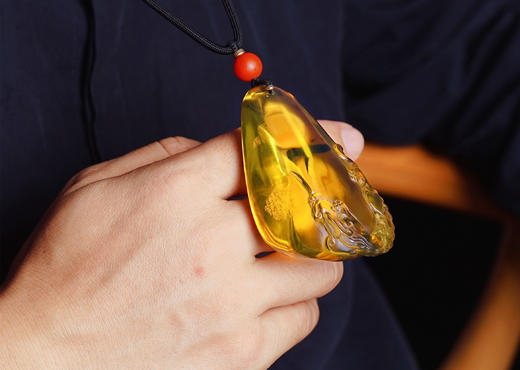 螭龙珀·墨西哥蓝珀雕件随形吊坠  特价 商品图2