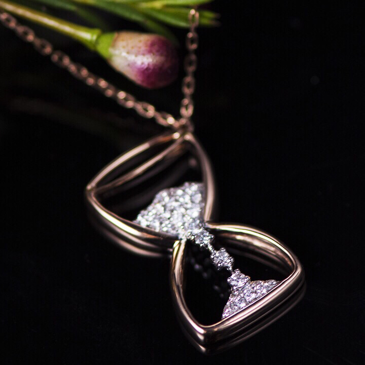 「沙漏」钻石镶嵌玫瑰金项链