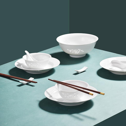 玉牡丹素玲珑餐具套装（16件装），掌柜推荐，景德镇玲珑瓷，手工镂雕，中式餐具之美 商品图1