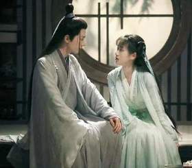 看《琉璃》最不能缺的是什么酒呢？（内涵福利）