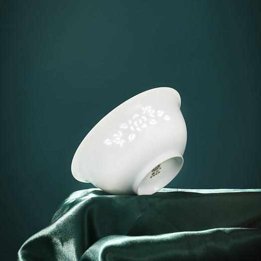 玉牡丹素玲珑餐具套装（16件装），掌柜推荐，景德镇玲珑瓷，手工镂雕，中式餐具之美 商品图4