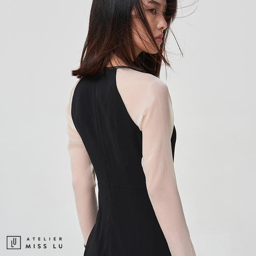 【有点皮气】黑白拼色镂空拼皮修身连衣裙 商品图1