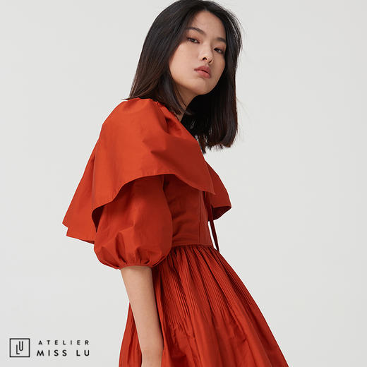 【玩色游戏】枫叶橘造型感斗篷V领嘭嘭连身裙 商品图3