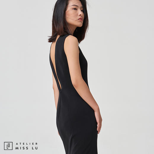 【不如跳舞】双层下摆倒V字流苏修身小黑裙 商品图1