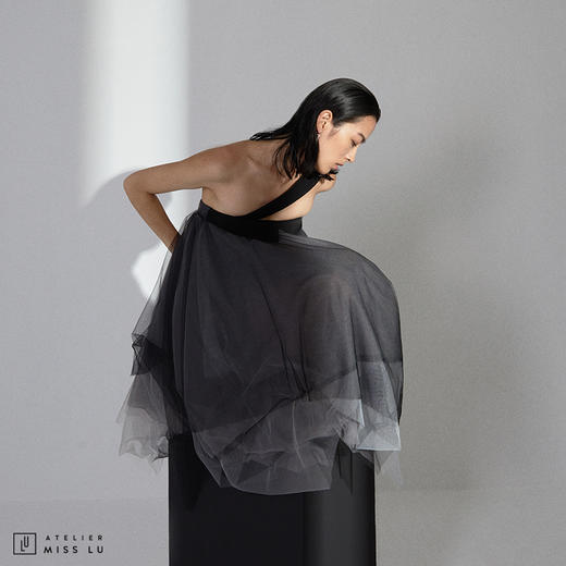 【酷仙女】西装领口斜肩带多层渐变黑纱礼裙 商品图0