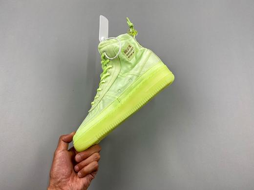 人气网红林露露同款 韩国之旅 时尚穿搭 Nike Air Force 1 Shell WMNS 荧光绿是专为女生打造的帅气空军机能新品鞋身采用保暖 商品图7
