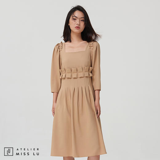 【宝藏ONE PIECE】浅驼压褶方领设计感连衣裙 商品图2