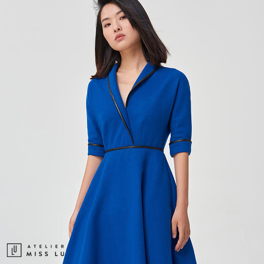 【复古迷情】复古宝蓝羊毛V领皮边设计收腰 商品图0