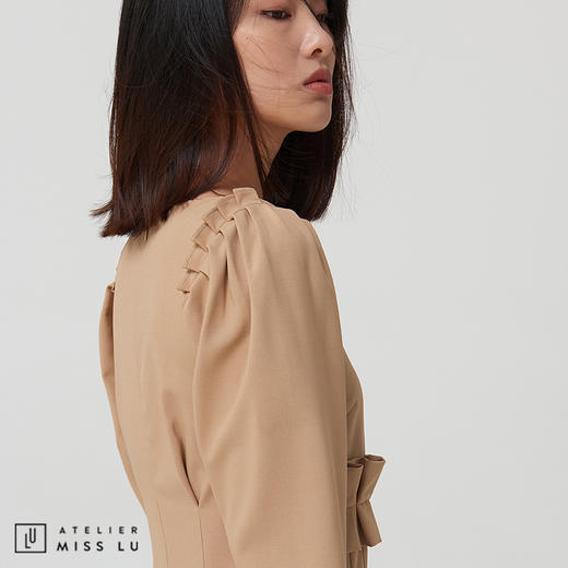 【宝藏ONE PIECE】浅驼压褶方领设计感连衣裙 商品图3