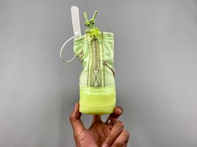 人气网红林露露同款 韩国之旅 时尚穿搭 Nike Air Force 1 Shell WMNS 荧光绿是专为女生打造的帅气空军机能新品鞋身采用保暖