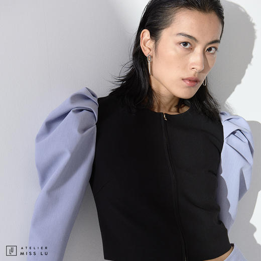 【袖出造型】拼色廓形袖俏皮短款上衣 商品图1