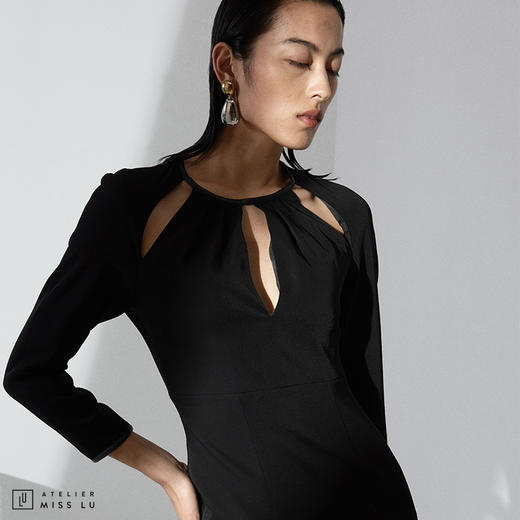 【有点皮气】镂空拼皮设计感修身小黑裙 商品图1