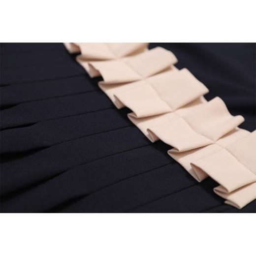 【初秋小可爱】藏青拼奶白无袖压褶娃娃连身裙 商品图4