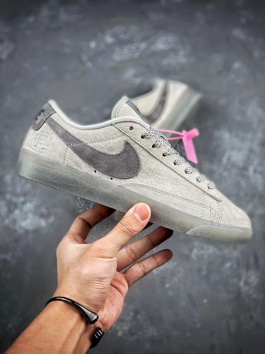 主题系列联名 卫冕冠军新作 Nike Blazer Low x Reigning Champ 2.0 灰麂皮打造 后跟3M反光设计再一次将开拓者加入卫冕冠军 商品图0