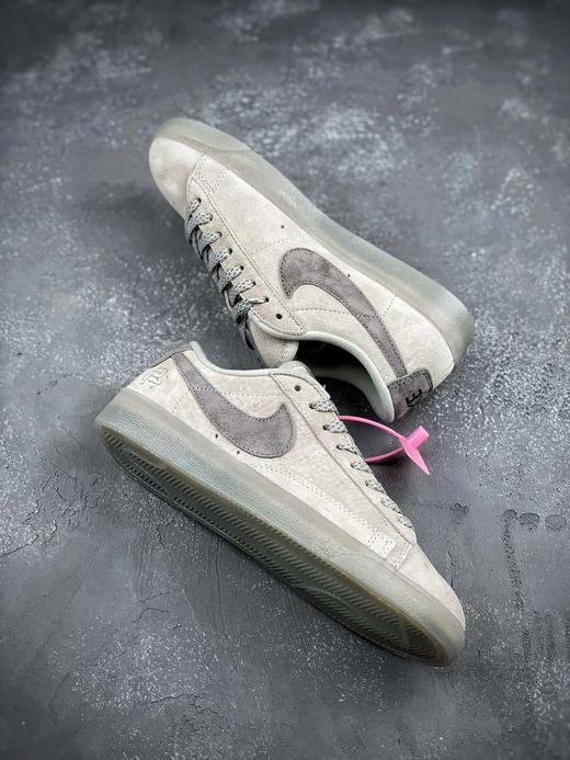 主题系列联名 卫冕冠军新作 Nike Blazer Low x Reigning Champ 2.0 灰麂皮打造 后跟3M反光设计再一次将开拓者加入卫冕冠军 商品图1