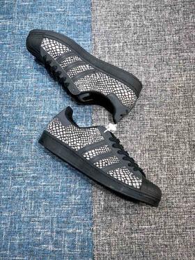 青蛇 这个配色是3M反光 手机闪光灯拍照即可 adidas Superstar 贝壳头系列诞生 50 周年