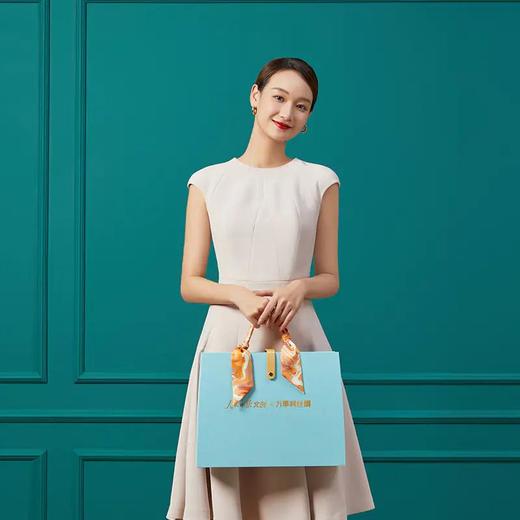 人民日报文创&万事利 · 丝月雅韵 中秋月饼丝巾套装 商品图2