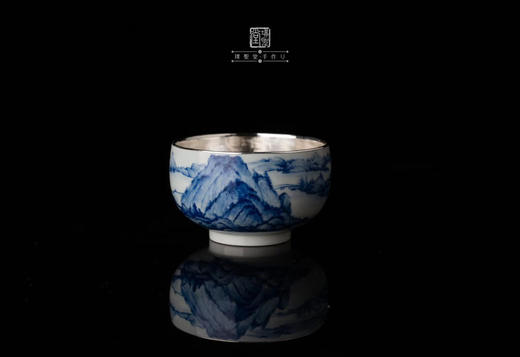 璞圣堂 青花瓷包银品茗杯 联合聿窑品牌非物质文化大师 每一只从烧制，到手绘，再到包银都是严格按照璞圣堂工艺要求，手工制作。每一只杯子都是一件艺术品。 商品图0