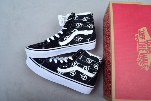 Vans SK8-Mid Circle V Logo 黑色经典高帮 开学季火爆出货，官网2020秋季预售款 ，出圈范儿，经典的CIRCLE V标LOGO呈现在简约的经典鞋款之上 商品图1
