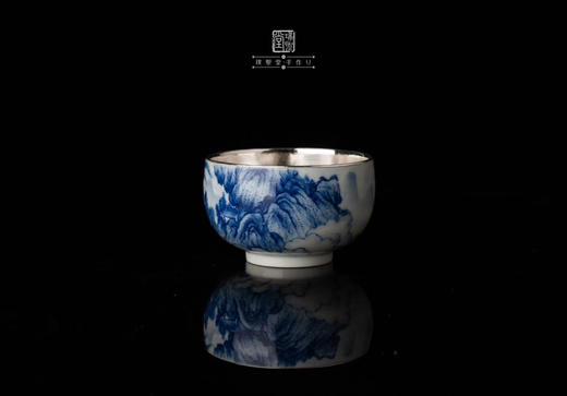 璞圣堂 青花瓷包银品茗杯 联合聿窑品牌非物质文化大师 每一只从烧制，到手绘，再到包银都是严格按照璞圣堂工艺要求，手工制作。每一只杯子都是一件艺术品。 商品图1