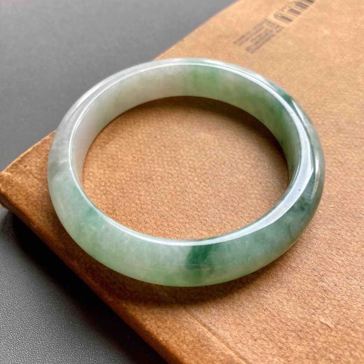 糯种飘花翡翠手镯52.6 商品图0