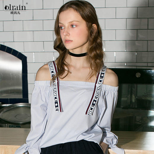 欧芮儿 秋装新款条纹衬衣女中袖字母一字领露肩衬衫女上衣 商品图0