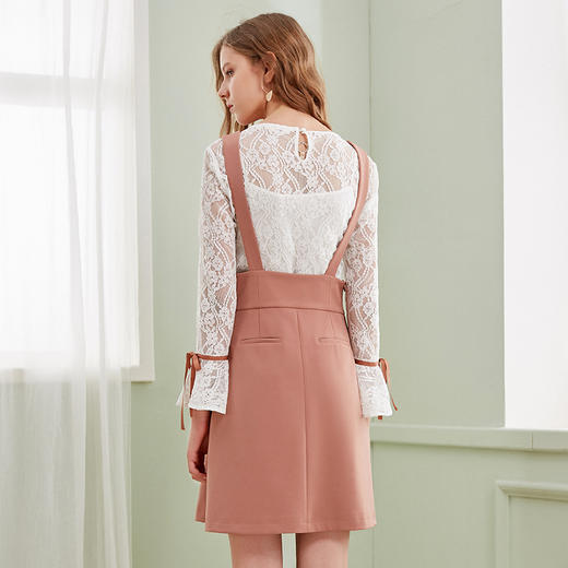 欧芮儿春新时尚套装白色长袖蕾丝衫女+背带连衣裙两件套 商品图3