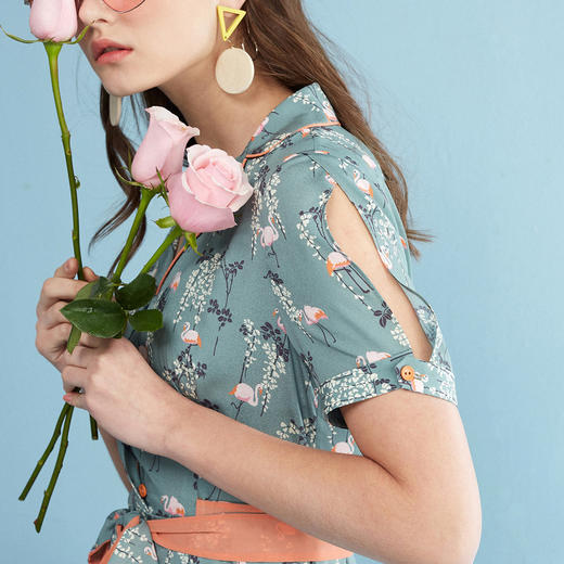 欧芮儿夏装新款短袖碎花连衣裙女系带收腰翻折V领中长裙子 商品图3