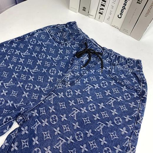 点此购买 LV男女款涂鸦满印老花直筒牛仔裤 莲157098 商品图6