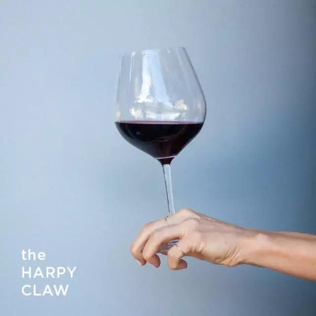 看他怎么拿酒杯，就知道他是什么样的人？