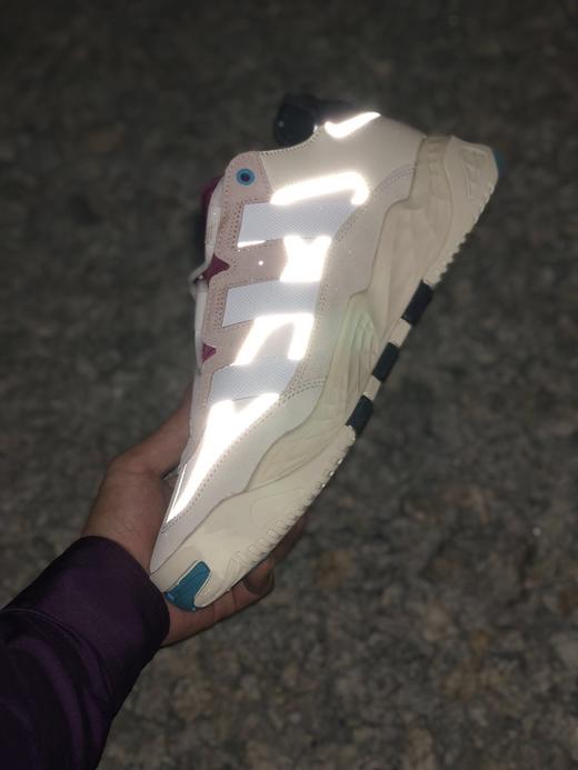 公司级 从街头衍生而来的街球风格 改变了传统篮球运动的发展 商品图2