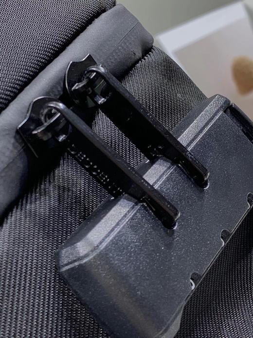 点此购买 迪桑特男女运动双肩包 十一157160 商品图11