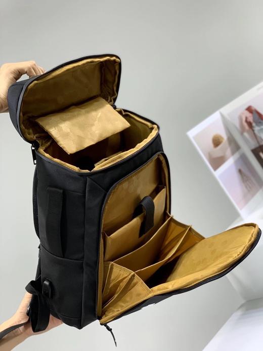 点此购买 迪桑特男女运动双肩包 十一157160 商品图10