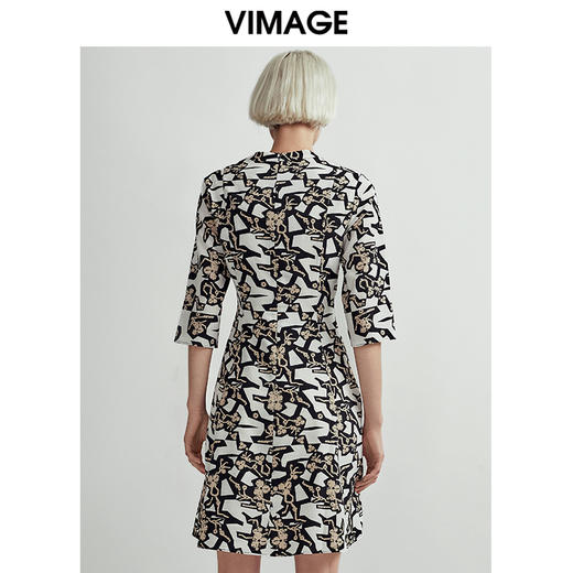 VIMAGE纬漫纪个性洋气印花V领收腰显瘦五分袖连衣裙V03070094 商品图3
