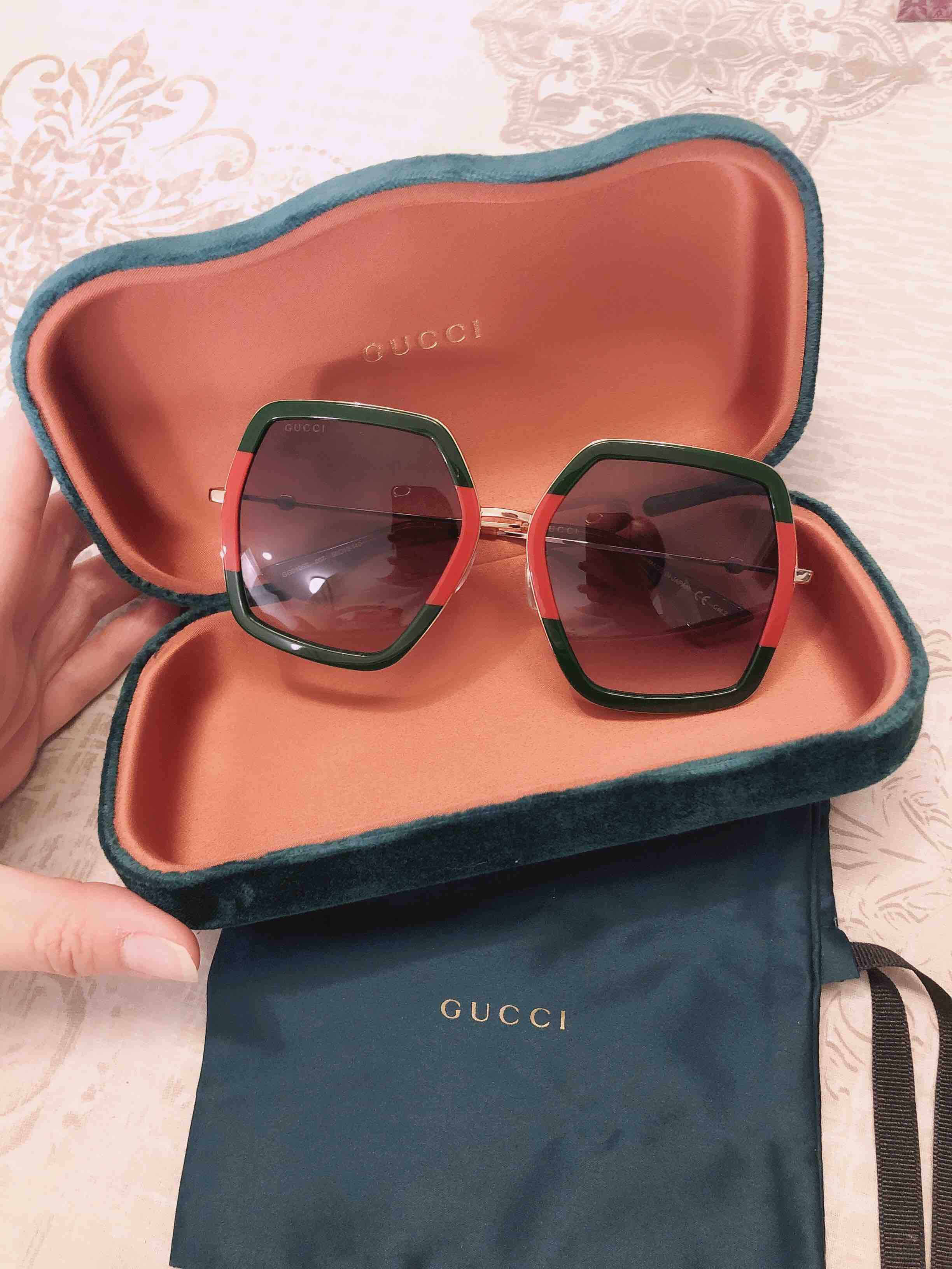 gucci 新款招牌红绿配色飞行员镜 小蜜蜂镜架 绿色绒布镜盒