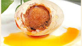  咸香沙软，个个流黄！广西北海红树林的烤海鸭蛋来啦！ 