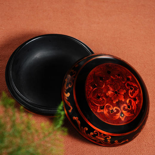 漆艺-雕银丝光捧盒 商品图1