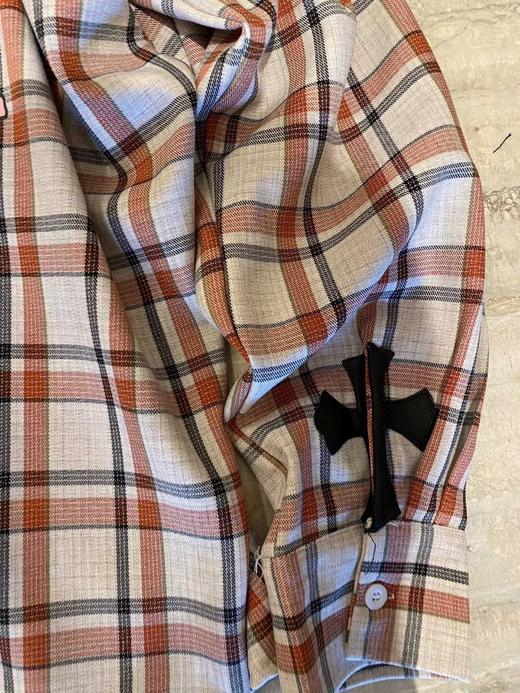 点此购买 克罗心男女款格子涂鸦拼皮衬衣 莲157663