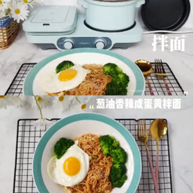 深夜放毒｜葱油香辣咸蛋黄拌面