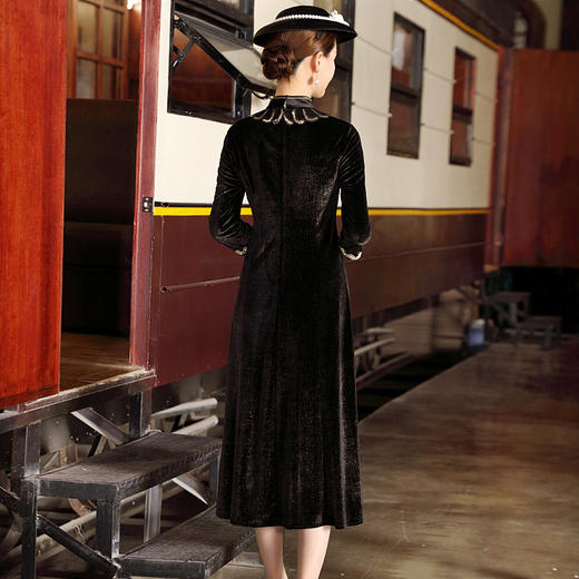 DLQ-A2684轻奢名媛连衣裙女中长款秋冬丝绒中式礼服 商品图1