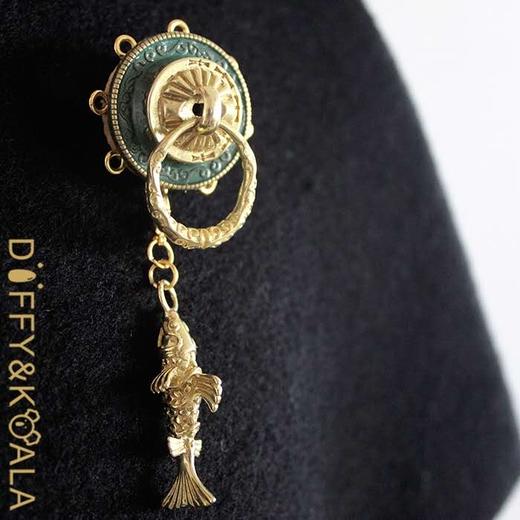 【黛袋当代艺术饰品】鲤鱼跃龙门软木塞胸针 商品图1