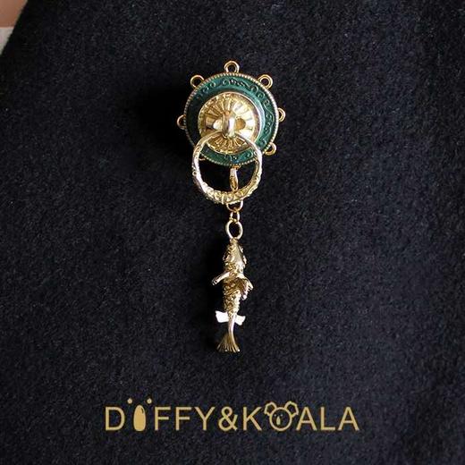 【黛袋当代艺术饰品】鲤鱼跃龙门软木塞胸针 商品图0