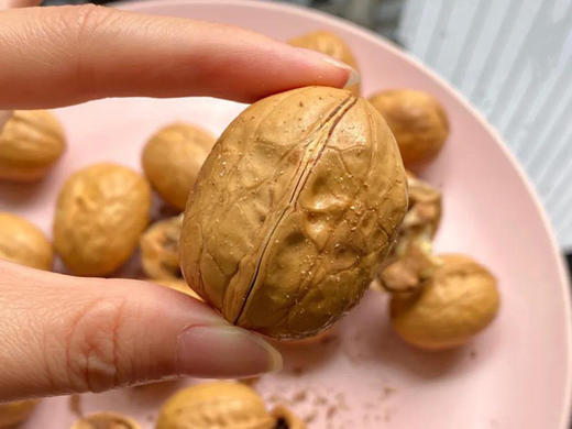 绿岭蜂蜜味 烤核桃  整箱1.39kg 手剥核桃仁薄壳 休闲小吃办公室零食小包装 商品图5