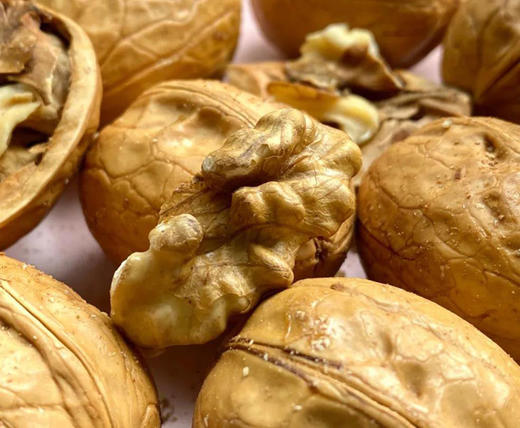 绿岭蜂蜜味 烤核桃  整箱1.39kg 手剥核桃仁薄壳 休闲小吃办公室零食小包装 商品图1