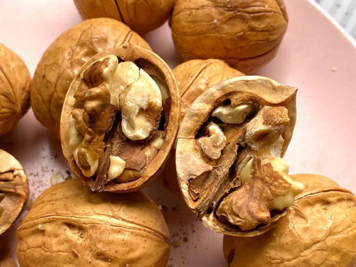 绿岭蜂蜜味 烤核桃  整箱1.39kg 手剥核桃仁薄壳 休闲小吃办公室零食小包装 商品图0